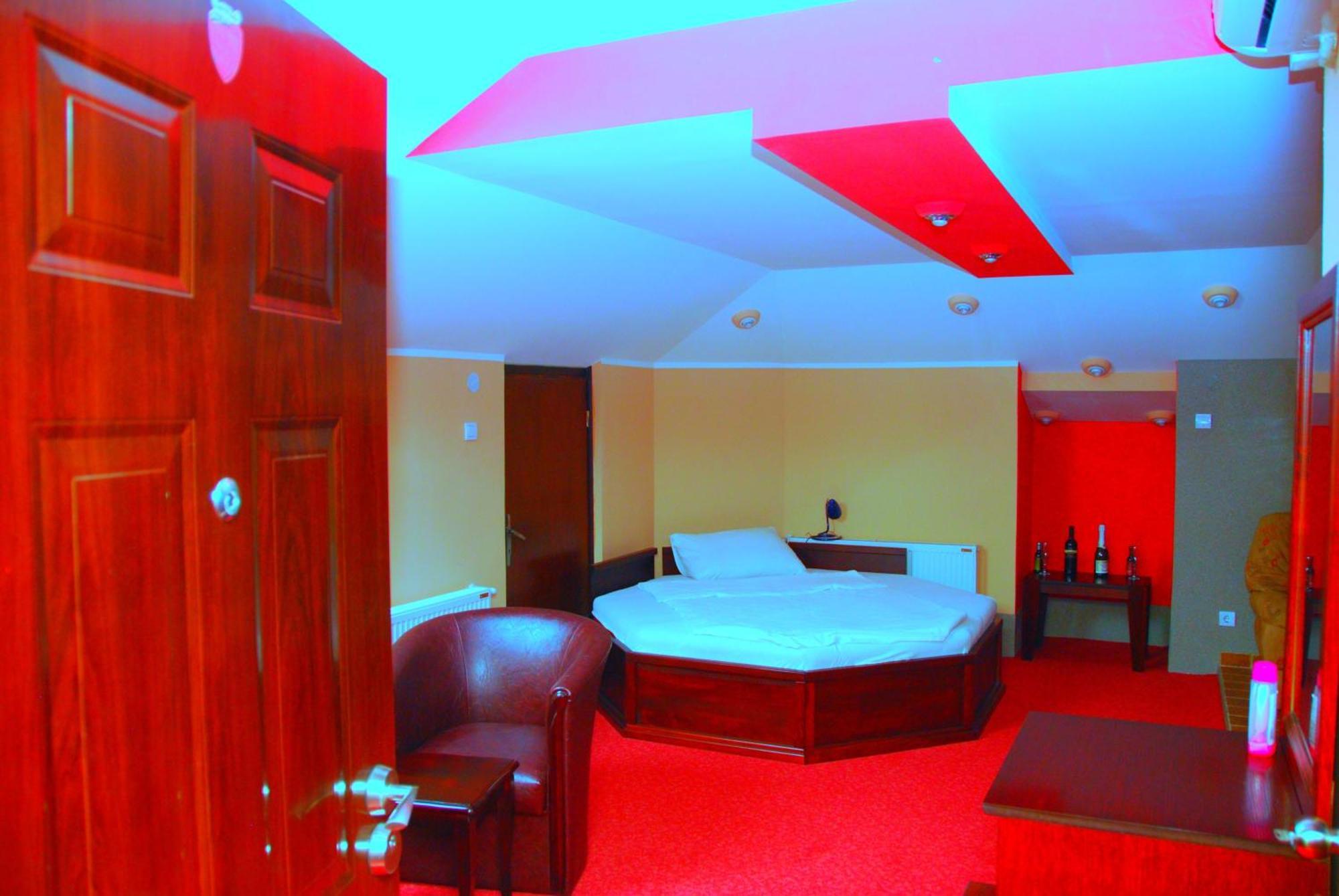 Hotel Vila Mitic Luxx Spa Centar เลสโควัซ ภายนอก รูปภาพ