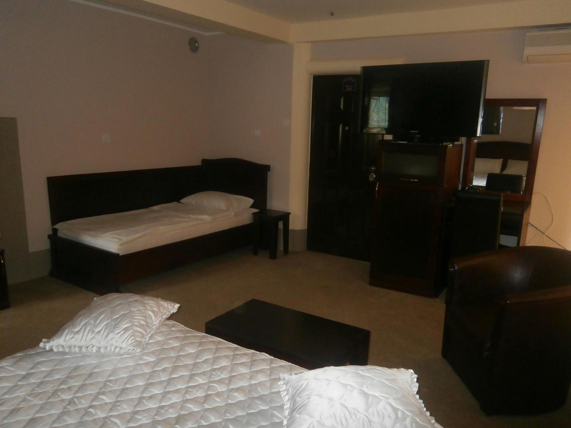 Hotel Vila Mitic Luxx Spa Centar เลสโควัซ ภายนอก รูปภาพ