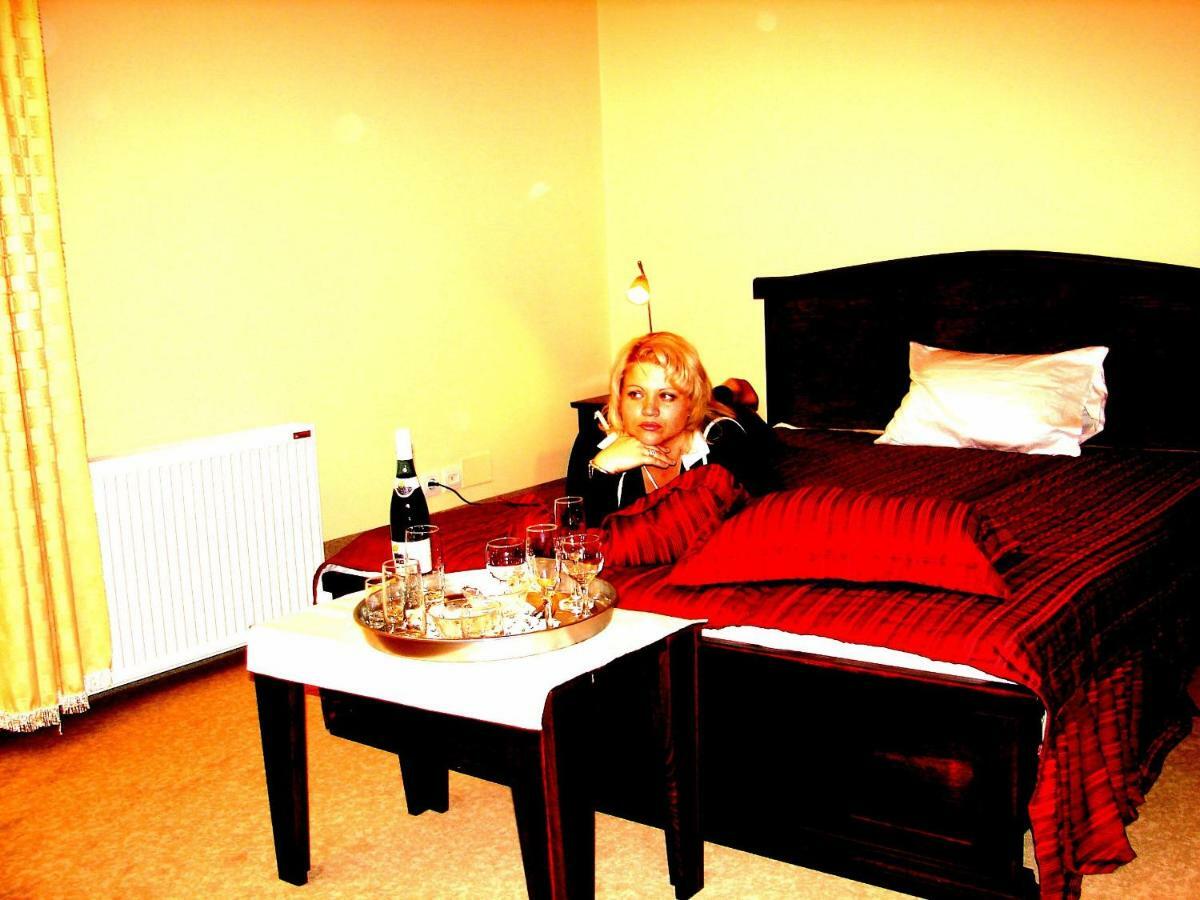 Hotel Vila Mitic Luxx Spa Centar เลสโควัซ ภายนอก รูปภาพ