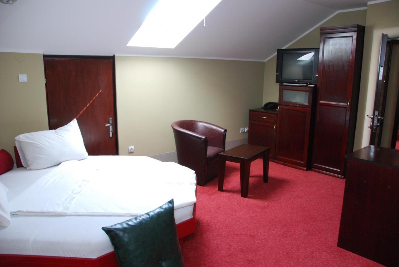 Hotel Vila Mitic Luxx Spa Centar เลสโควัซ ห้อง รูปภาพ